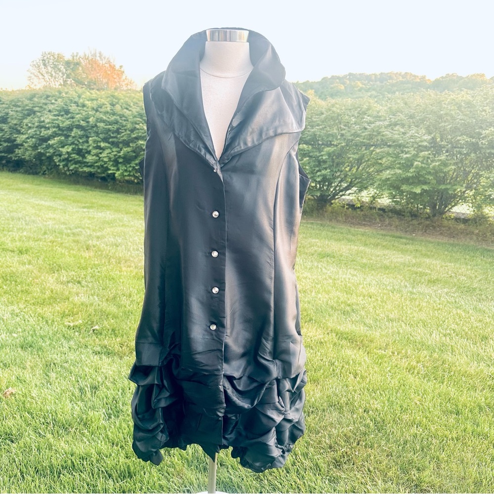 Jerry T. BLACK SATIN CHIC DRESS RUCHED HEM